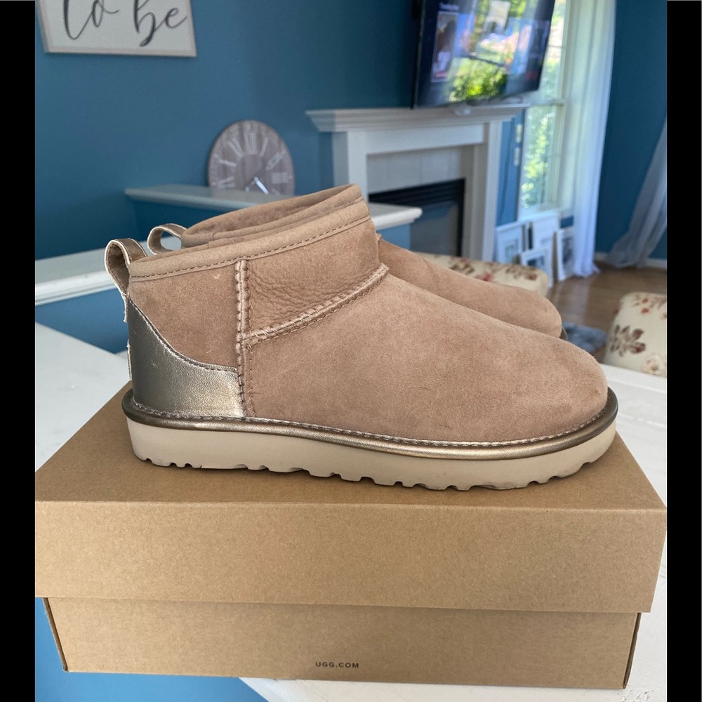 UGG ULTRA CLASSIC SHINE! Size 5, Chestnut!